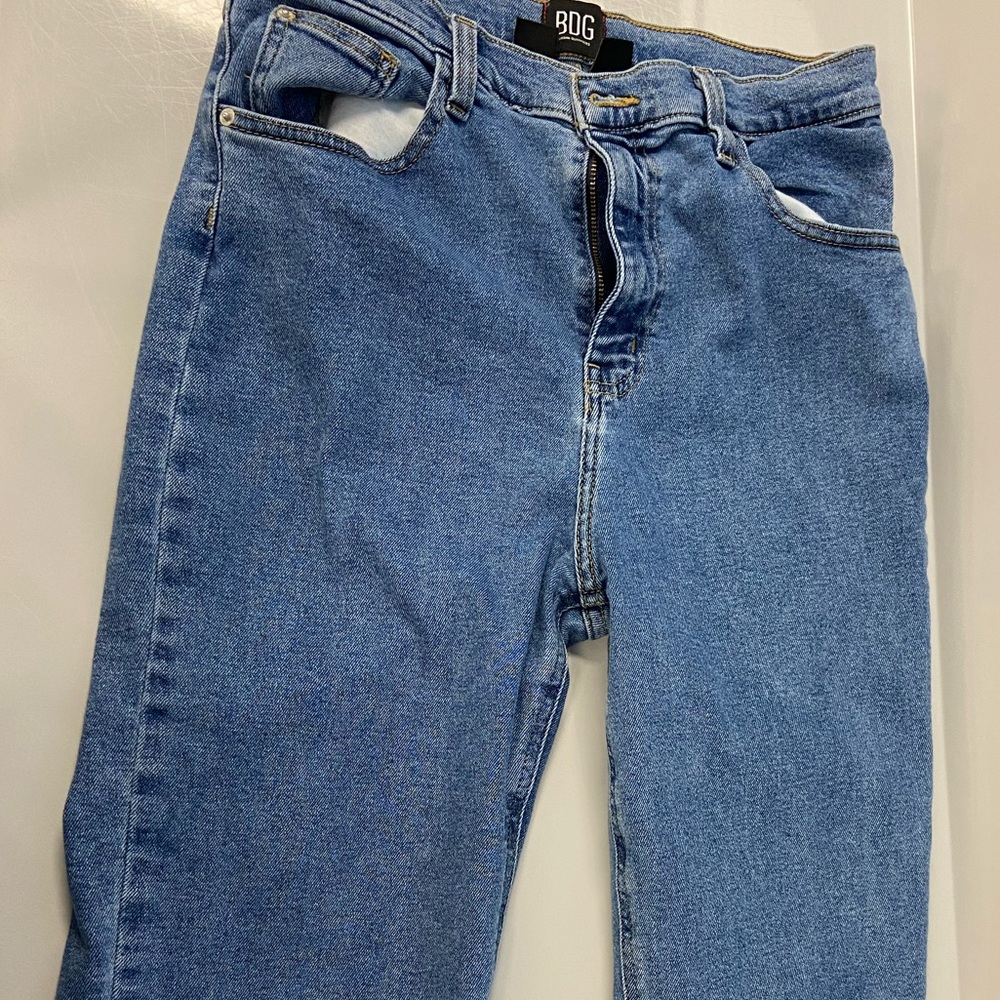 girlfriend high rise jeans from urban outfitters in the size 30